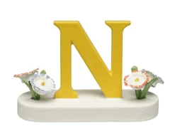 Buchstabe N, mit Blumen