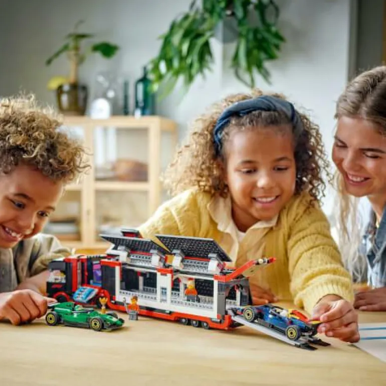 LEGO® City F1® Transporter mit RB20 & AMR24 F1® Re