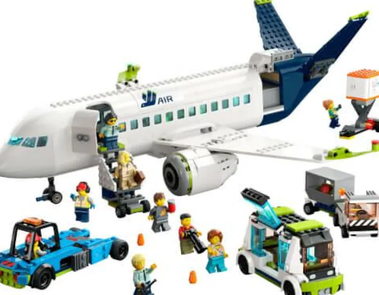LEGO® City Passagierflugzeug 60367