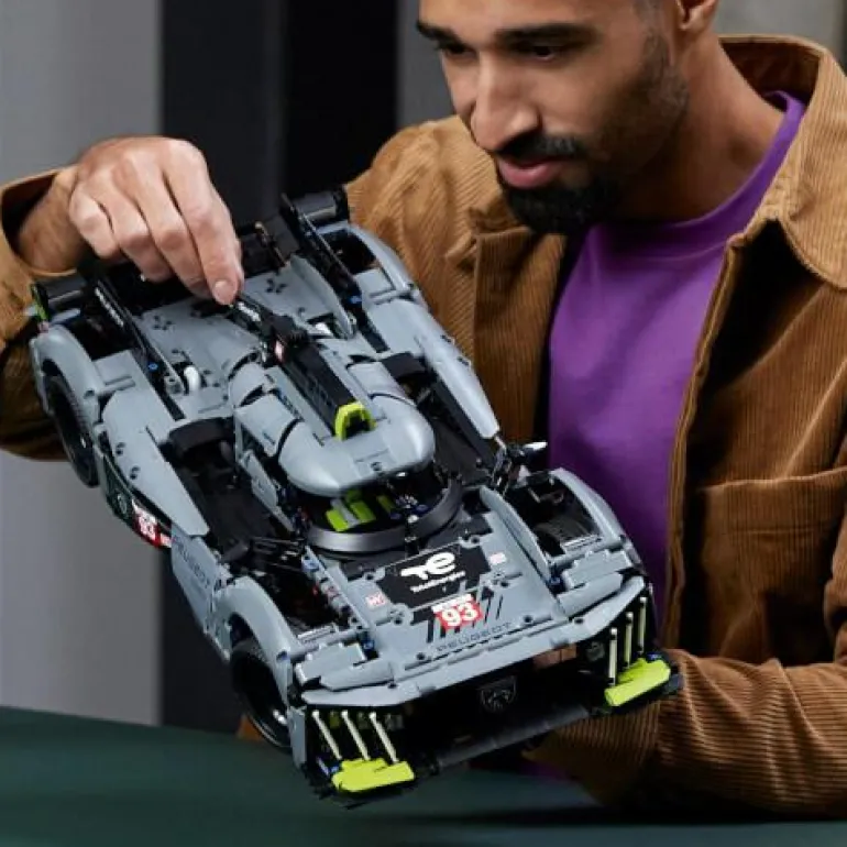 LEGO® Technic PEUGEOT 9X8 24H Le Mans Hybrid Hyper
