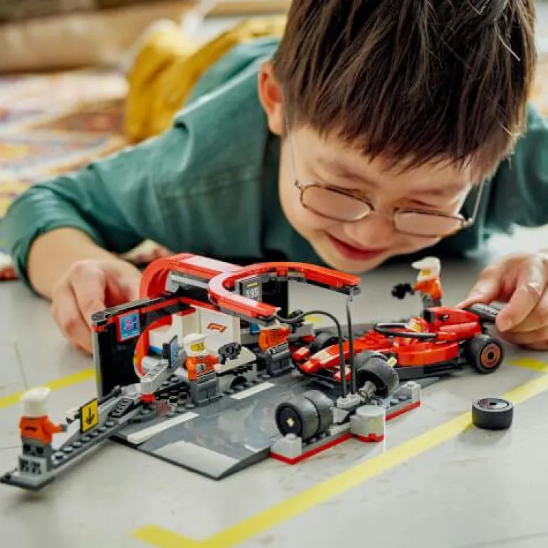 LEGO® City F1® Boxenstopp mit Boxencrew und Ferrar