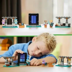 LEGO® Minecraft™ Die Waffenkammer 21252