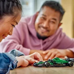 LEGO® Speed Champions Aston Martin Aramco F1® Amr2