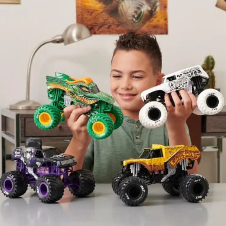 MNJ Monster Jam Die Cast 1:24 Batmobile